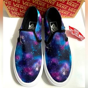 Womens size 6 NEW WITH TAGS